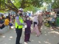 Polres Gresik Tegakkan Prokes dan Bagi Masker di Tempat Wisata