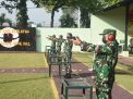 Kemampuan Menembak Pistol Personil Korem 084/BJ di Latih Secara Periodik