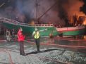 Dua Kapal KLM Duta Kencana dan Rukun Abadi Kebakaran, TKP Diamankan Polres Tanjung Perak