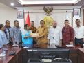 Diberhentikan Bupati, Tenaga Harian Lepas Pemkab Nagekeo ke Ketua DPD RI