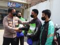 Kapolres Mojokerto Berbagi Paket Sembako ke Tukang Ojek Pasca Kenaikan Harga BBM
