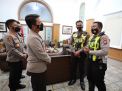 Kapolda Jatim Apresiasi 2 Anggota Satlantas Polrestabes Surabaya