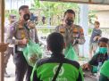 Polres Blitar Kota Laksanakan Program Semangat, Beri Bantuan Sembako Driver Ojol