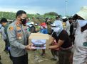 Polresta Malang Kota dan UPT Pengolahan Sampah Berbagi ke Pemulung di TPA Supit Urang