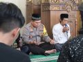 Kapolres Gresik Pimpin Doa Bersama untuk Korban Tragedi Kanjuruhan di Masjid Al Azis