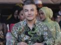 Hari Batik Nasional, Benny Gunawan Pakai Busana Desain Vera Suraiya Fashion