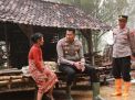 Dampak Hujan Lebat, Polres Ponorogo Beri Bantuan Sembako ke Korban Tanah Longsor