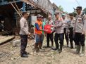 Polres Bojonegoro Berikan Bantuan Ratusan Paket Sembako ke Korban Banjir di Desa Bobol