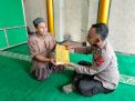 Polisi Gresik Wakafkan Al-Qur'an ke Mushola