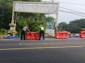 Satlantas Polres Bojonegoro Pasang Road Barrier dan Police Line di Jembatan Jetak