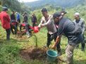 Gerakan Sinergitas Polres Batu Tanam Pohon Bersama Perhutani dan TNI