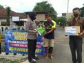 Satlantas Polres Kediri Kota Bagikan Sembako ke Relawan Penjaga Palang Pintu KA