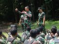 Wadan Kodiklatal Beri Motivasi saat Lattek Tahap Hutan Dikbrevet Kopaska Angkatan XLVl TA 2022 di Selogiri