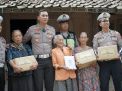 Polres Ponorogo Berbagi Sembako, Peduli Warga Kurang Mampu
