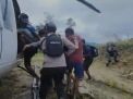 Aparat Gabungan TNI-Polri Evakuasi 5 Penumpang Pesawat Susi Air dan 15 Pekerja Bangunan Disandera KKB
