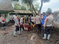 Sinergitas TNI-Polri dan Warga Pasca Banjir Bondowoso