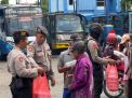Satsamapta Polres Situbondo Lakukan Pasaber ke Pekerja Jalanan