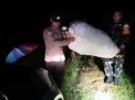 Polres Ngawi Evakuasi Warga Terdampak Banjir Dibantu Koramil Karanganyar