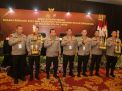 Kapolda Jatim Beri Penghargaan Kapolres dan Anggota Berprestasi saat Anev Sitkamtibmas 2023