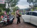 Polres Lamongan Door to Door Sambangi dan Antar Berobat