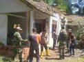 TNI-Polri dan Warga Perbaiki Rumah Terdampak Puting Beliung di Bondowoso