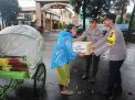 Polres Malang Berikan Bansos 100 Paket Sembako ke Warga Kurang Mampu