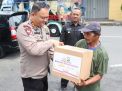 Polres Blitar Salurkan Bansos Berkah Ramadhan ke Masyarakat