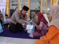 Kapolres Bojonegoro Beri Bansos ke Warga Kurang Mampu di Safari Shalat Jum'at