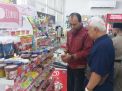 Polres Gresik Cek Kadaluarsa Makanan dan Minuman di Minimarket