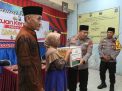 Berkah Ramadhan, Bidkum dan Bidhumas Polda Jatim Bagi 100 Paket Sembako