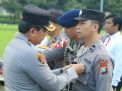 Kapolda Jatim Beri Penghargaan 14 Personil Polresta Malang Kota