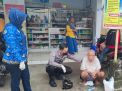 Bhabinkamtibmas Peduli Sesama, Sigap Tolong Lansia Terlantar