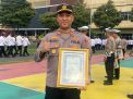 Program Ngaspol, Kapolda Jatim Beri Penghargaan Kapolsek Banyuates