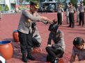 Tradisi Siram Kembang Warnai Kenaikan Pangkat Anggota Polri dan PNS Polres Gresik