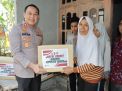 Kapolres Gresik Bantu Pengobatan Korban Lakalantas saat Jum'at Curhat