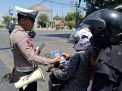 Satlantas Polres Gresik Bagi Kumpulan Soal Ujian Teori SIM Bentuk Barcode