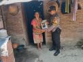 Kapolres Tulungagung Berbagi Beras ke Warga