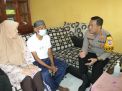 Kapolres Gresik Lakukan Home Visit ke Anggota yang Sakit