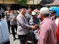 Polres Tanjung Perak Gelar Baksos ke Abang Becak dan Kuli Panggul