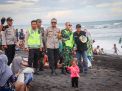 Polres Lumajang di Lebaran Ketupat Beri Pengamanan di Pantai Watu Pecak
