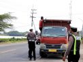 Satlantas Polres Gresik Tindak 50 Truk Pengangkut Limestone Tanpa Terpal
