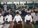Danlantamal V Lakukan Sholat Idul Fitri Bersama Prajurit dan Warga Komplek Cepi