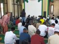 Personel Satgas TMMD ke 106 Hadiri Sholat Jumat Bersama Warga