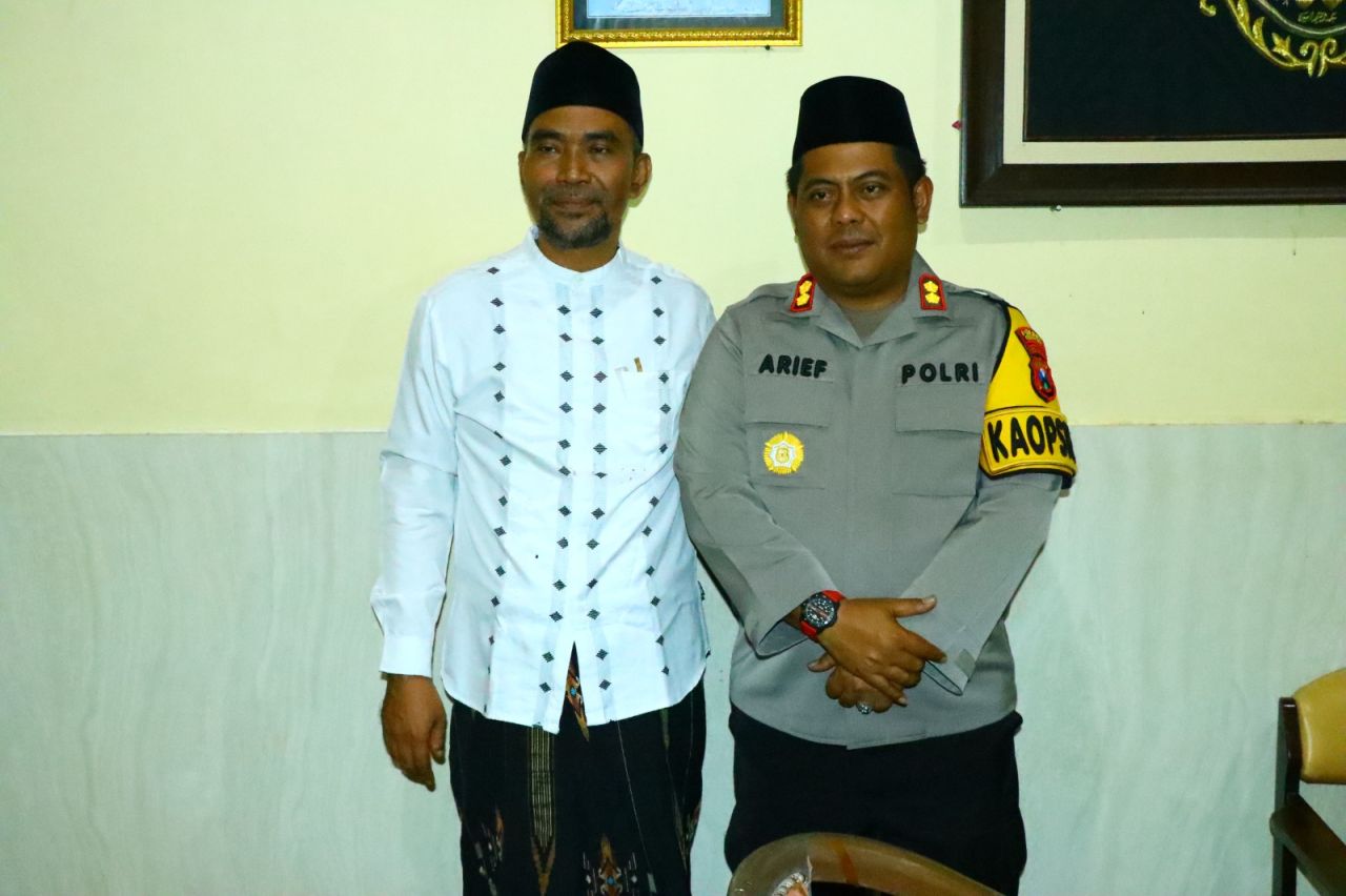 Kapolres Gresik AKBP Arief Kurniawan bersama ulama