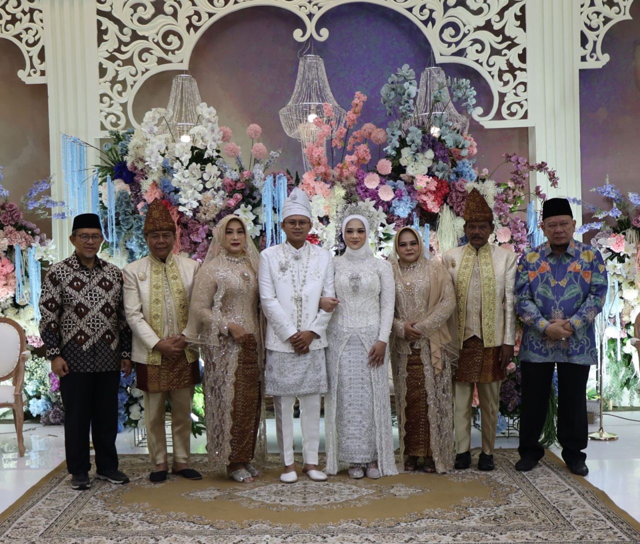 Ketua DPD RI AA LaNyalla Mahmud Mattalitti saat hadiri pernikahan putri Arjuna