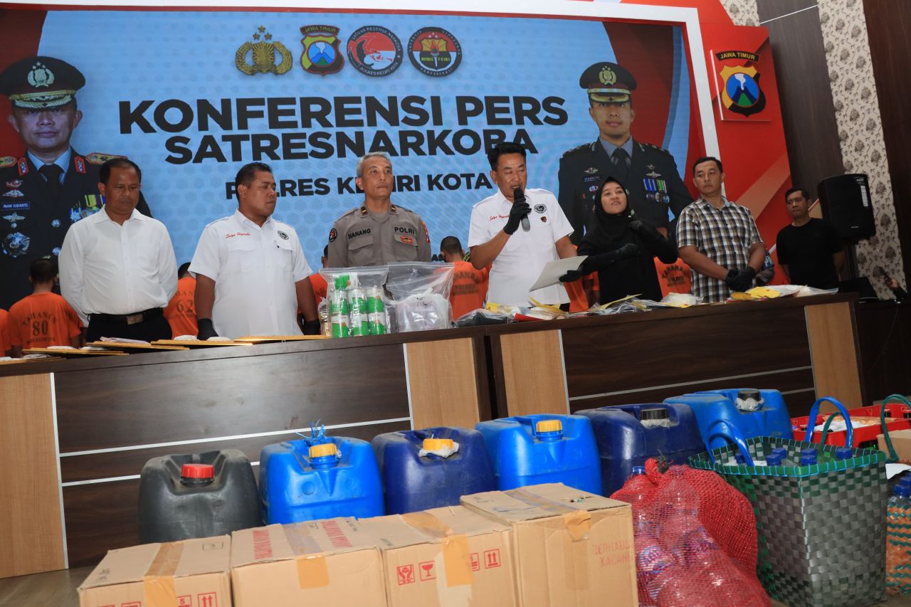Satresnarkoba Polres Kediri Kota Ungkap Tersangka Jual Miras Oplosan Es Moni
