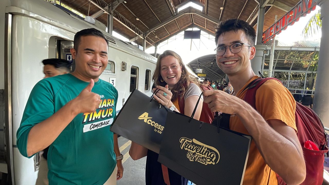 KAI Daop 8 Surabaya sapa pengguna KA Mutiara Timur