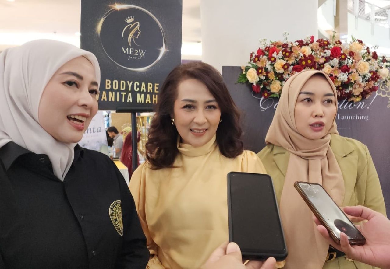 Isnadewi (Make-up Artis), Maria Hengky (Bisnis Women) dan Renny Heru Prasetyo (Apoteker)