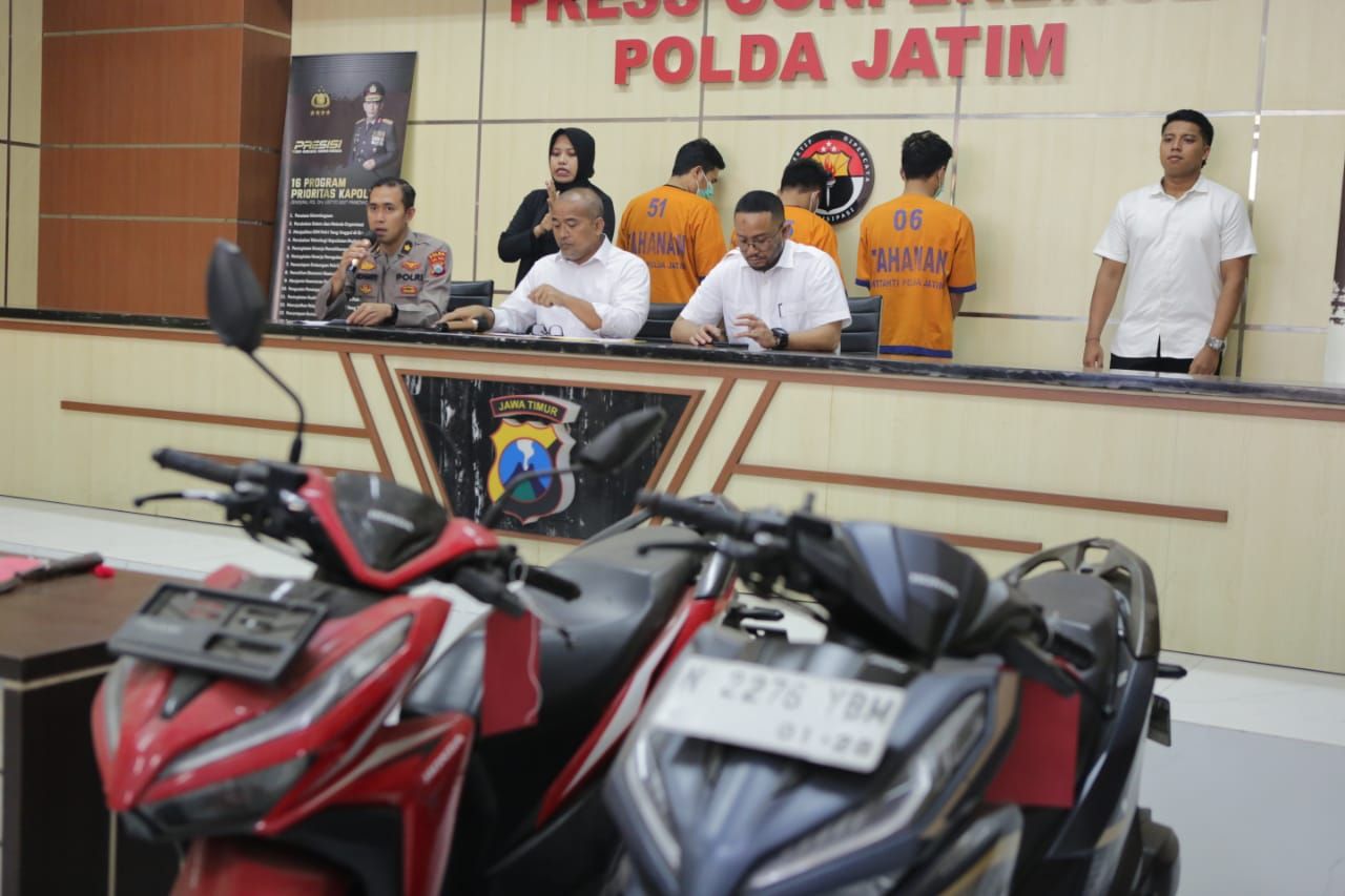 Ditreskrimum Polda Jatim tangkap pelaku Curanmor beserta barang buktinya