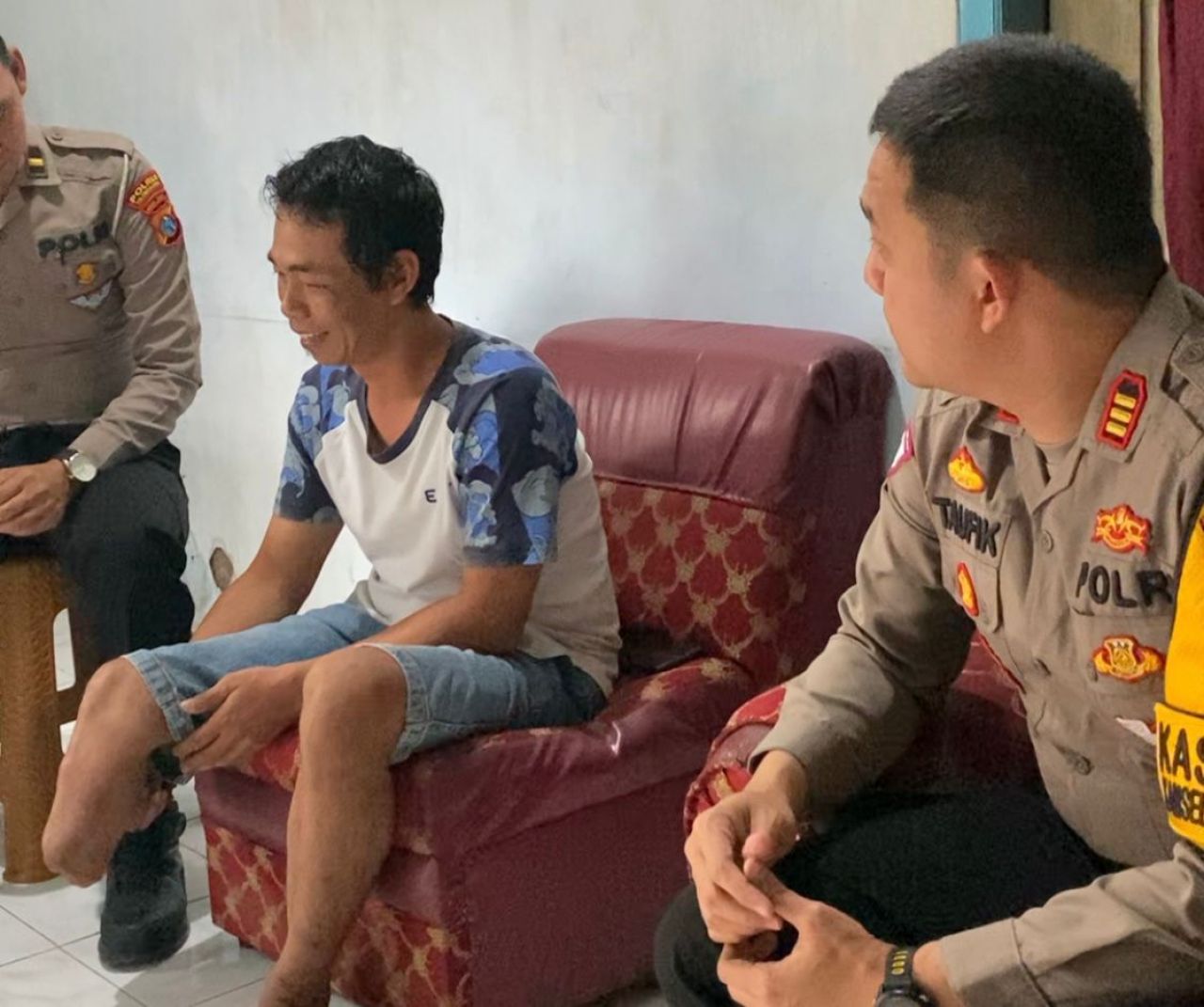 Satlantas Polres Tulungagung beri kaki palsu ke korban kecelakaan